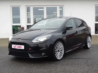 Ford Focus ST 2.0 EcoBoost... 